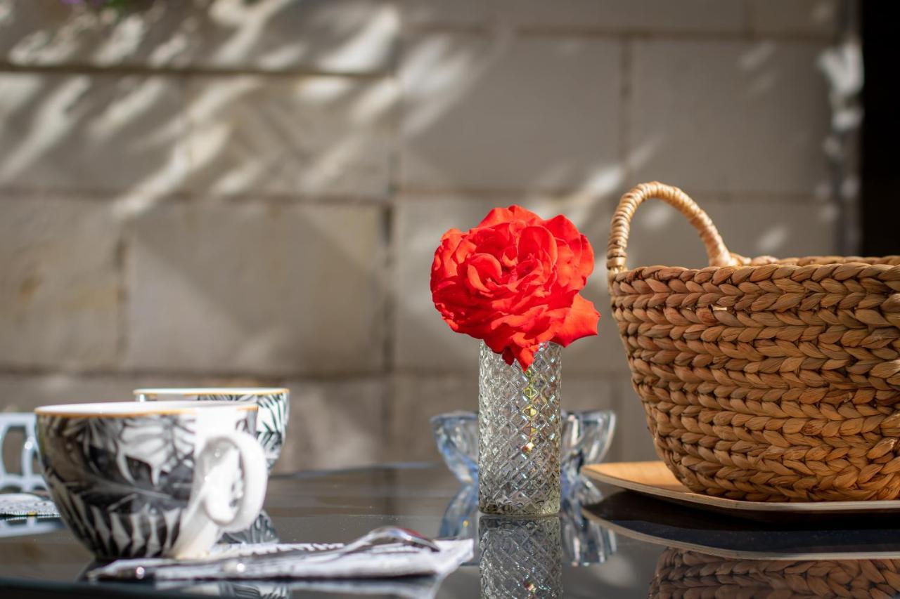 Confidences Escale A Brissac Bed & Breakfast Exterior photo