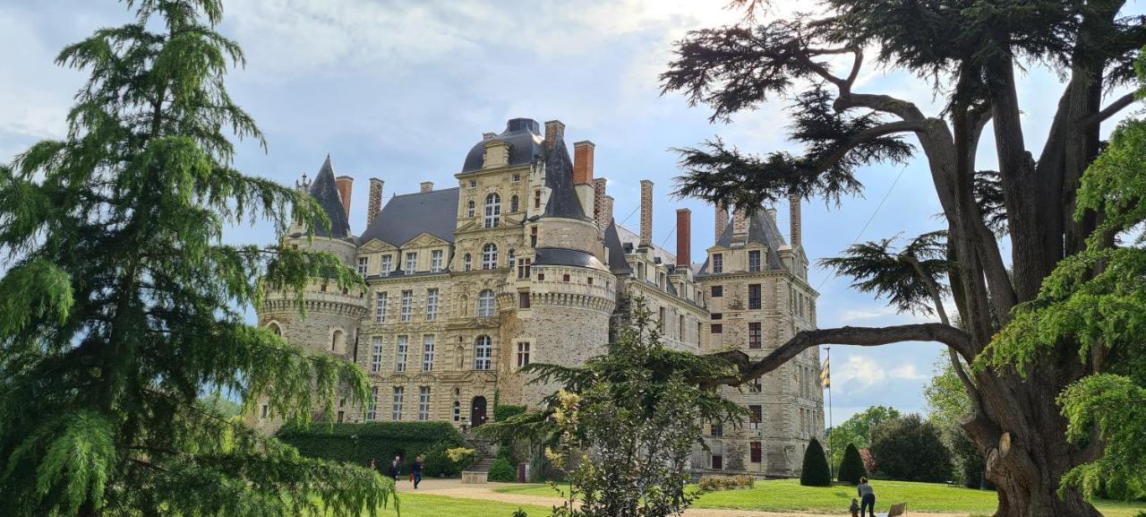Confidences Escale A Brissac Bed & Breakfast Exterior photo