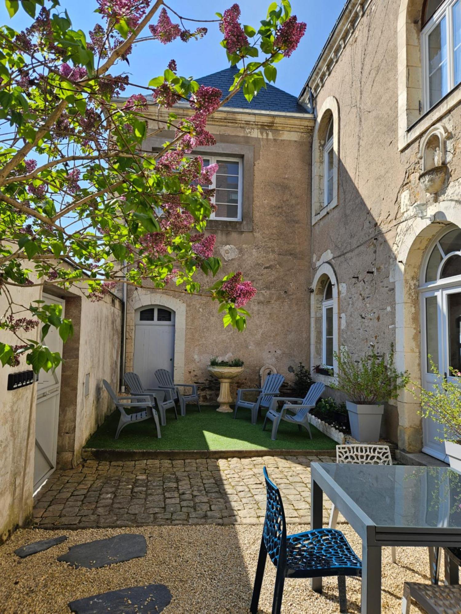 Confidences Escale A Brissac Bed & Breakfast Exterior photo