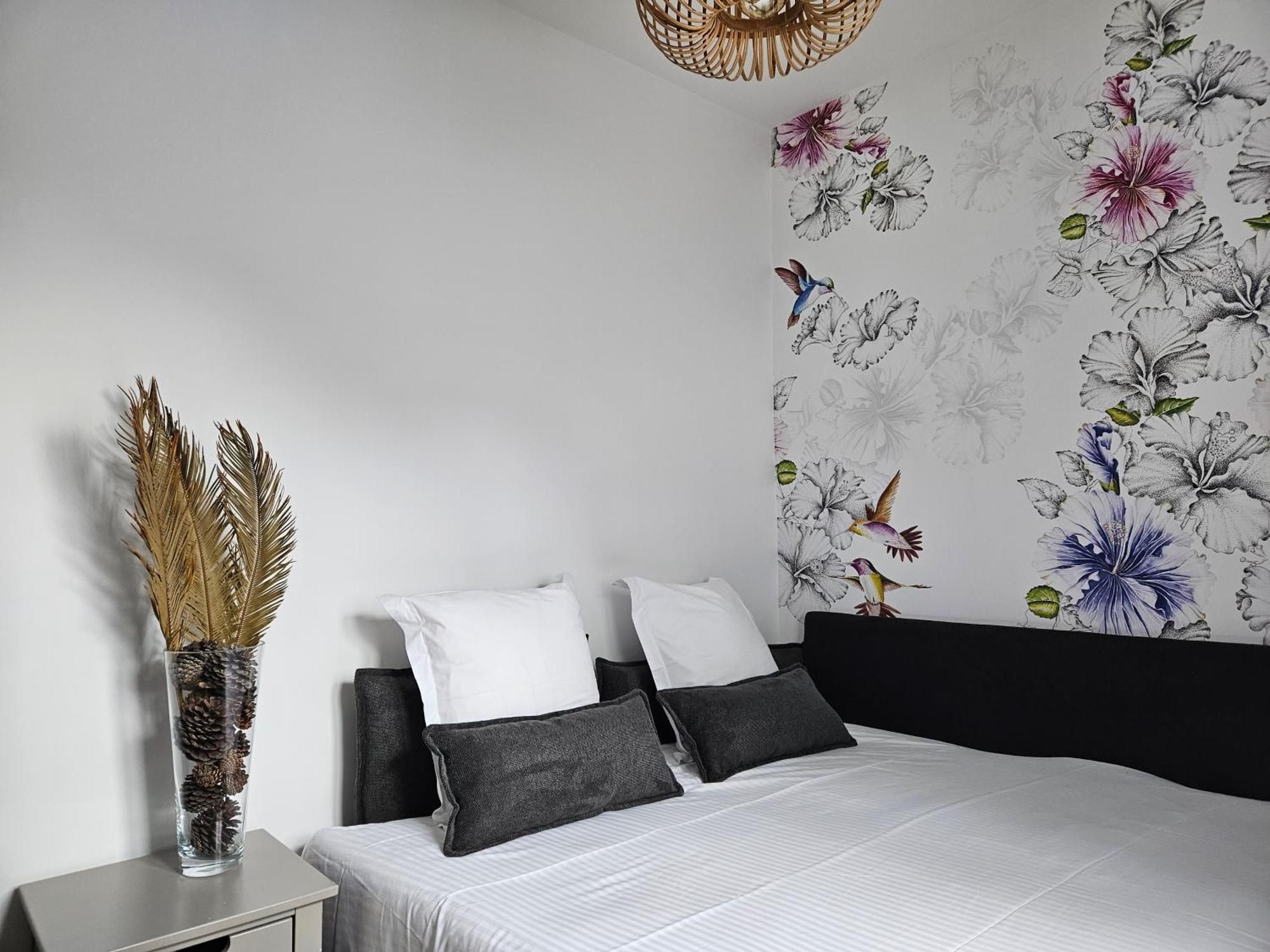 Confidences Escale A Brissac Bed & Breakfast Exterior photo